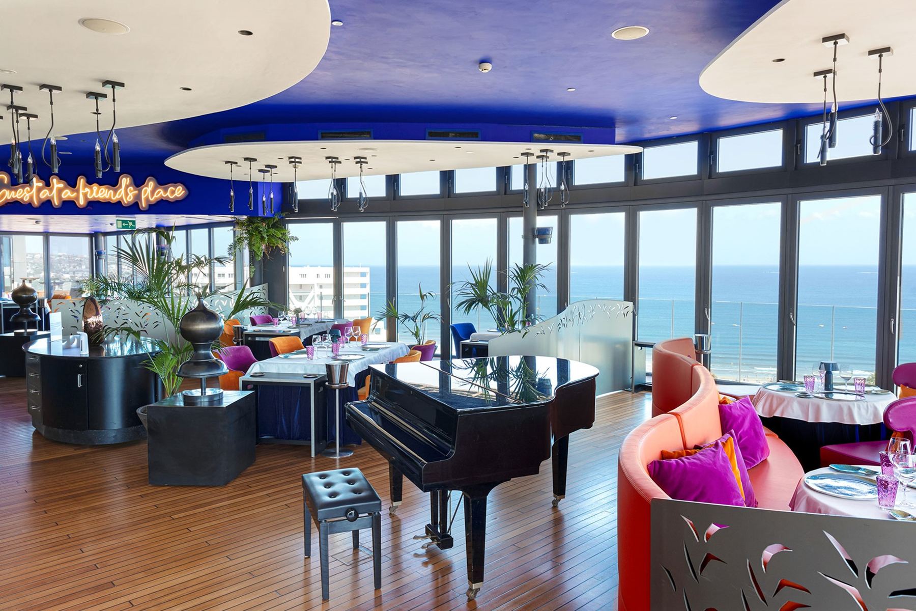 Sala del restaurante 360º con vistas al Atlántico