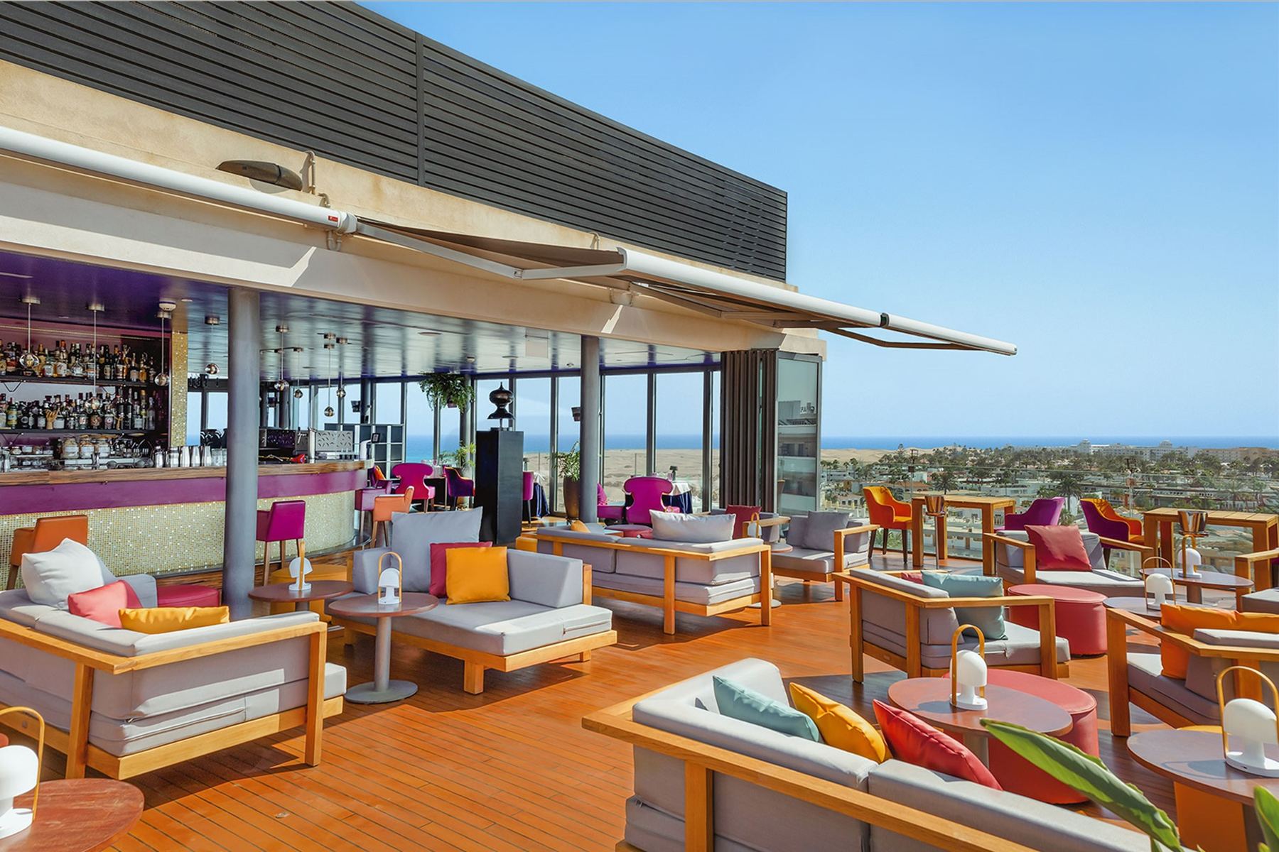Terraza de Atelier Cocktail Bar en la planta 8